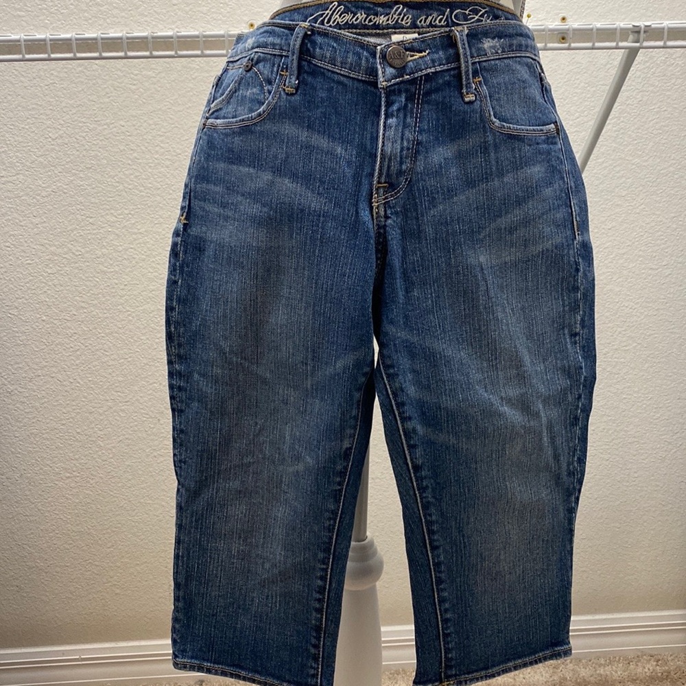 Abercrombie and Fitch capris